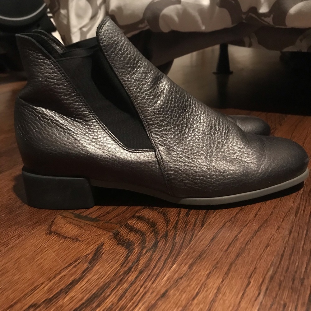 Arche “TWITIC” metallic pull on bootie